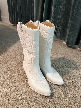 Soda White Western-Style Mid-Calf Heeled Boots